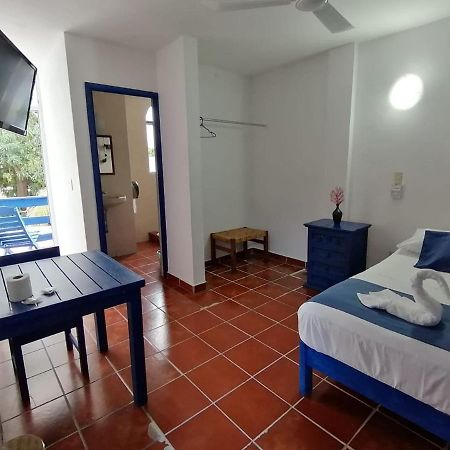 Hotel & Hostal Mayflower بويرتو إسكونديدو المظهر الخارجي الصورة