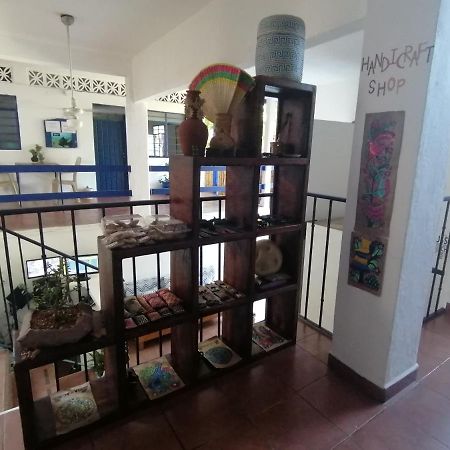 Hotel & Hostal Mayflower بويرتو إسكونديدو المظهر الخارجي الصورة