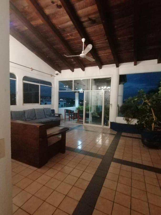 Hotel & Hostal Mayflower بويرتو إسكونديدو المظهر الخارجي الصورة