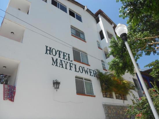 Hotel & Hostal Mayflower بويرتو إسكونديدو المظهر الخارجي الصورة