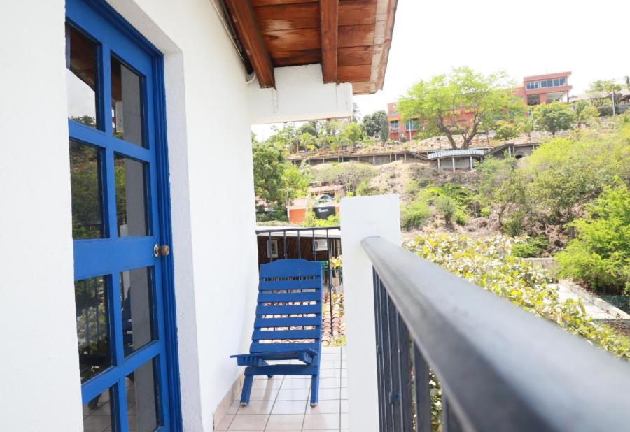 Hotel & Hostal Mayflower بويرتو إسكونديدو المظهر الخارجي الصورة