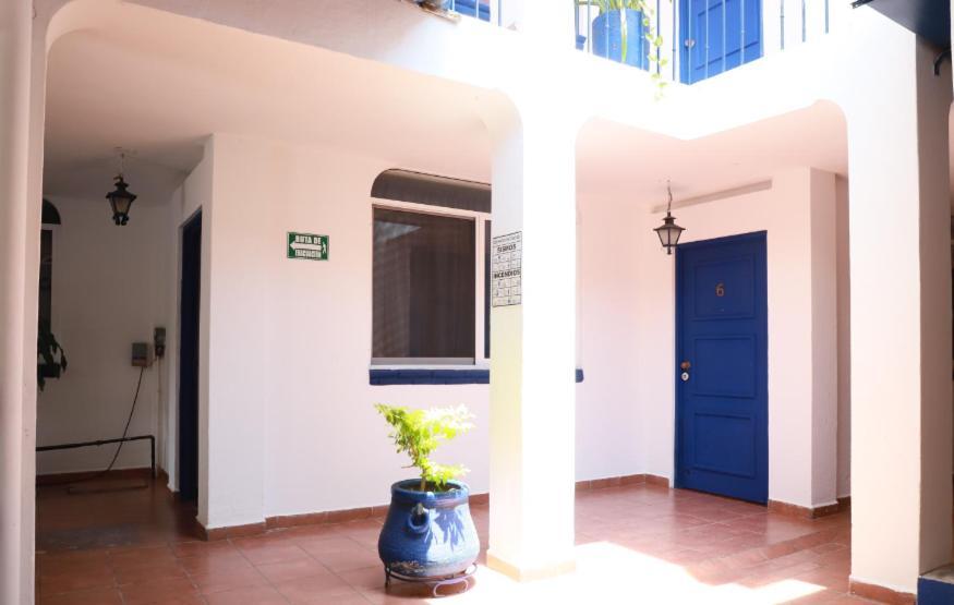 Hotel & Hostal Mayflower بويرتو إسكونديدو المظهر الخارجي الصورة