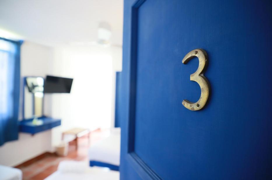 Hotel & Hostal Mayflower بويرتو إسكونديدو المظهر الخارجي الصورة