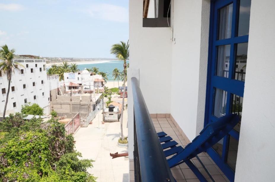 Hotel & Hostal Mayflower بويرتو إسكونديدو المظهر الخارجي الصورة
