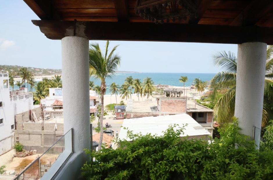 Hotel & Hostal Mayflower بويرتو إسكونديدو المظهر الخارجي الصورة
