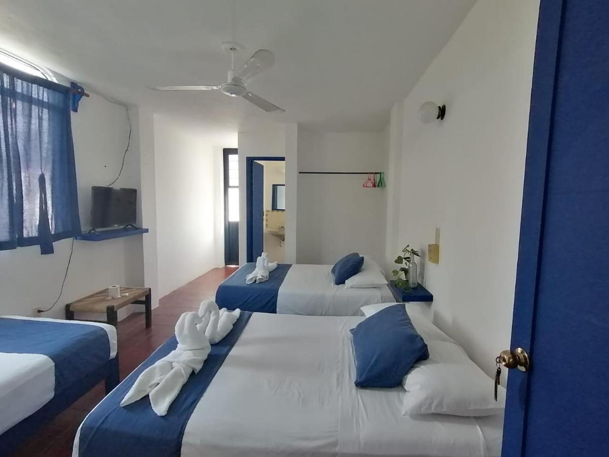 Hotel & Hostal Mayflower بويرتو إسكونديدو المظهر الخارجي الصورة