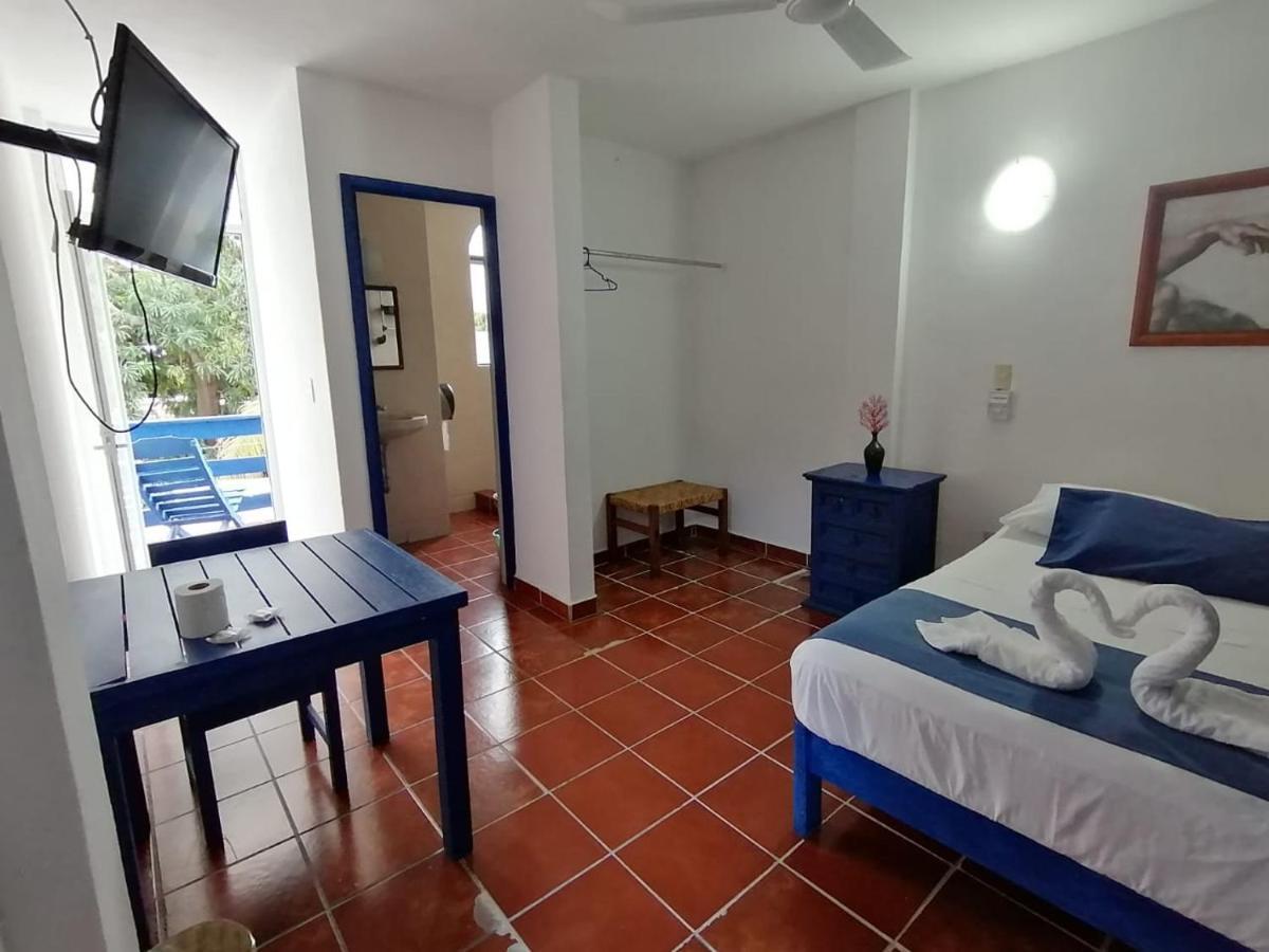 Hotel & Hostal Mayflower بويرتو إسكونديدو المظهر الخارجي الصورة