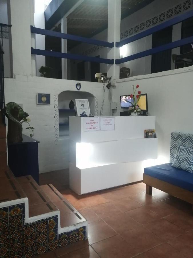 Hotel & Hostal Mayflower بويرتو إسكونديدو المظهر الخارجي الصورة